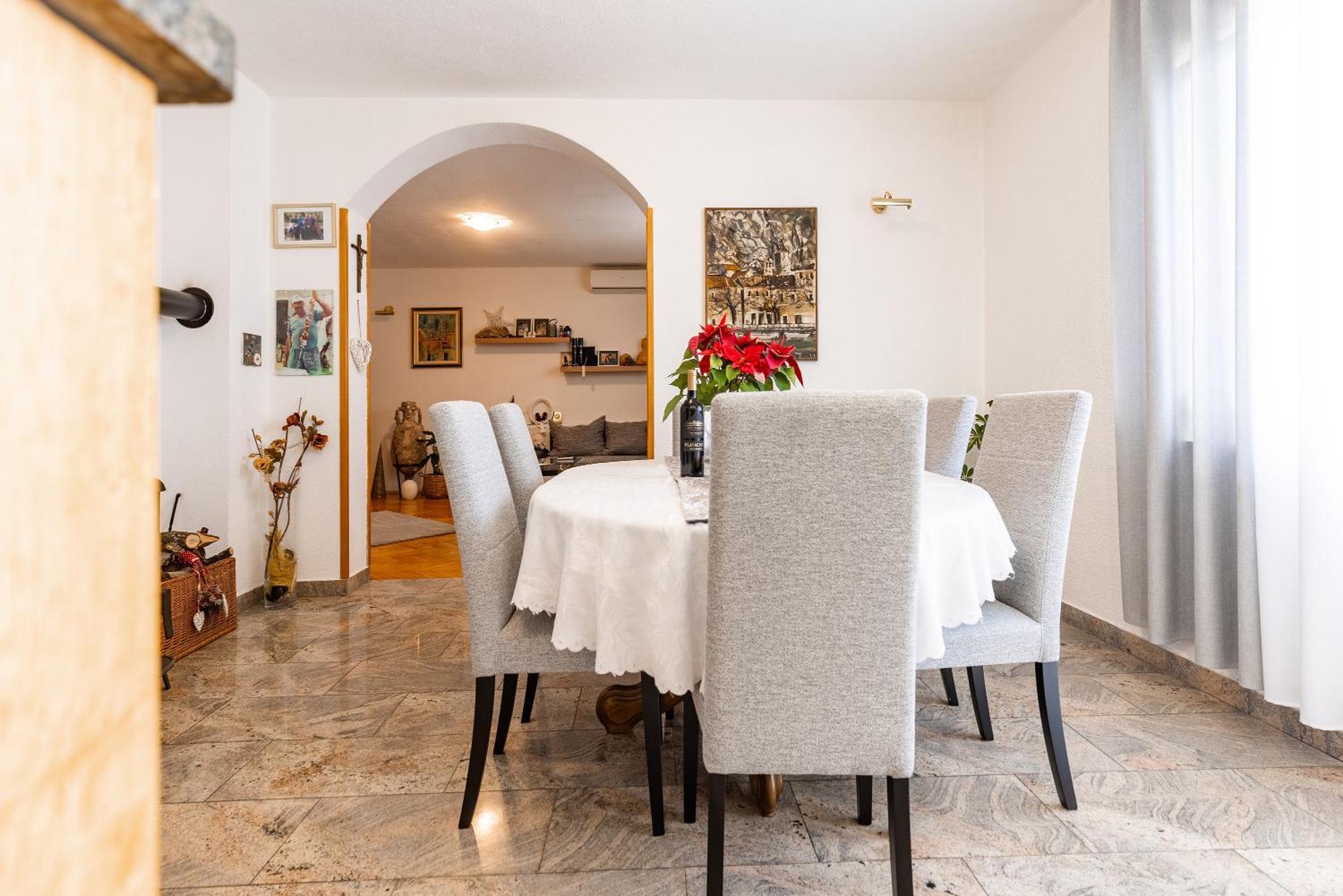 Apartman Nora Omiš Exterior foto